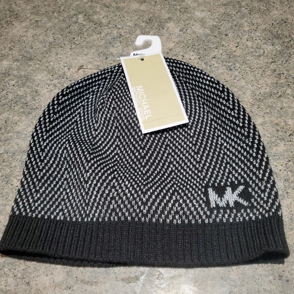 Michael Kors Black Silver Metallic Knit Beanie Skull Hat NWT